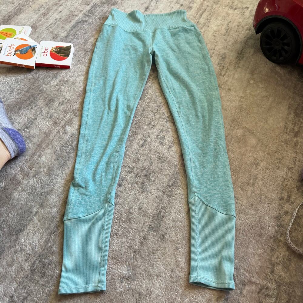 Alo light blue leggings sz S have small hole yoga activewear
